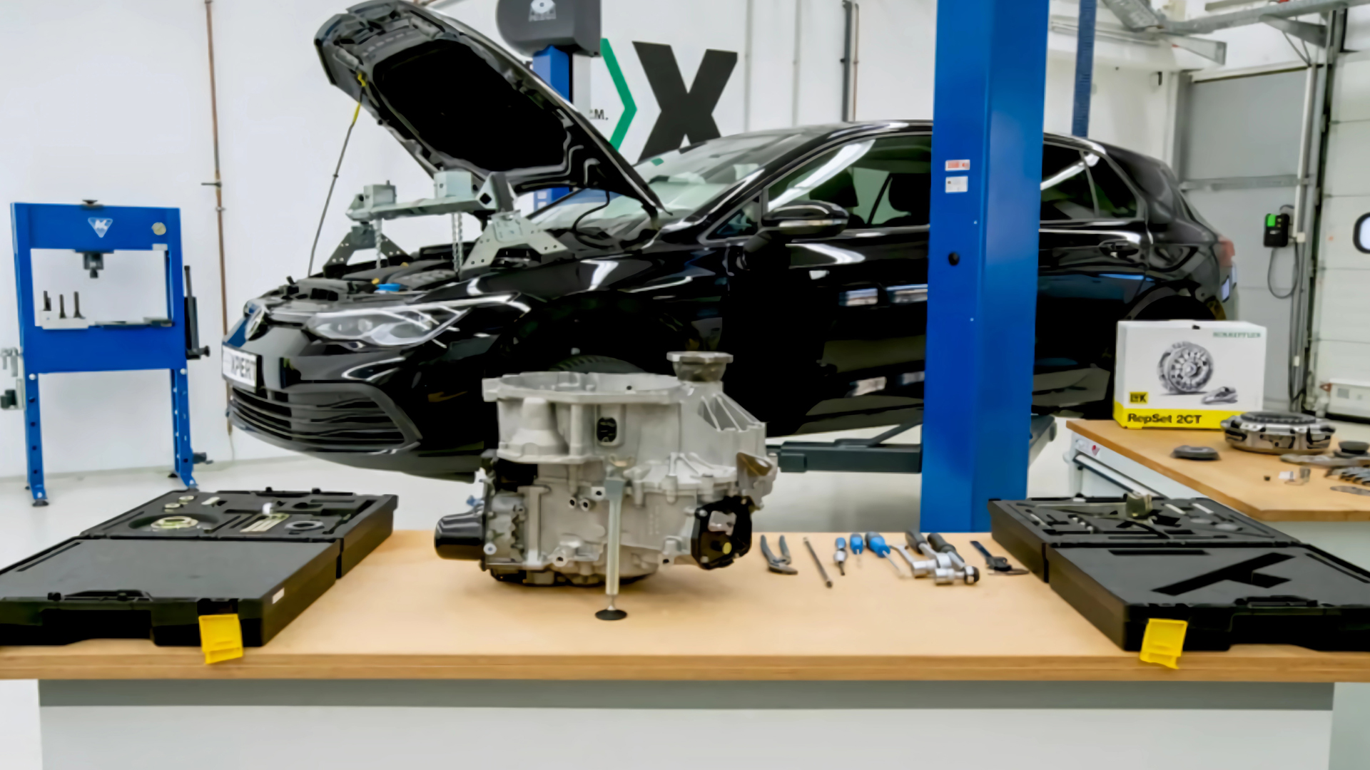 Kuplungcsere műhelyben